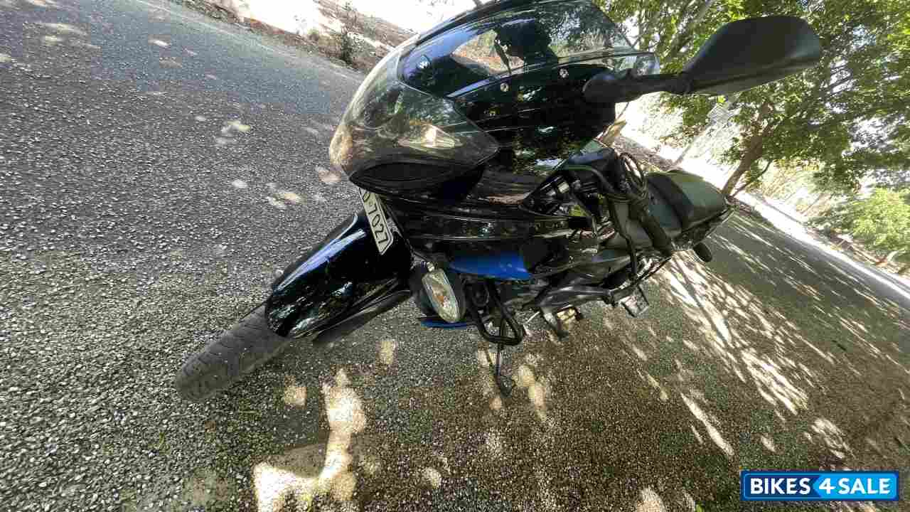 Bajaj Pulsar 220F