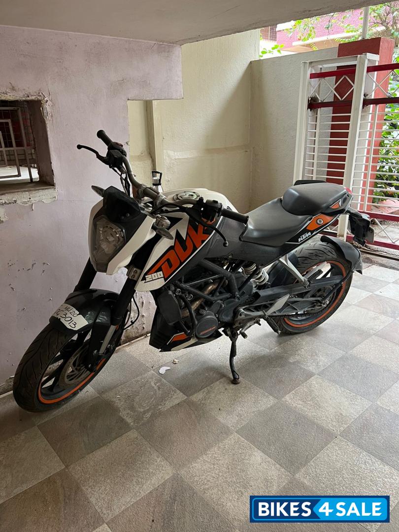 White KTM Duke 200