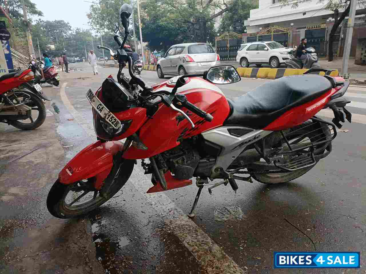 TVS Apache RTR 160 4V