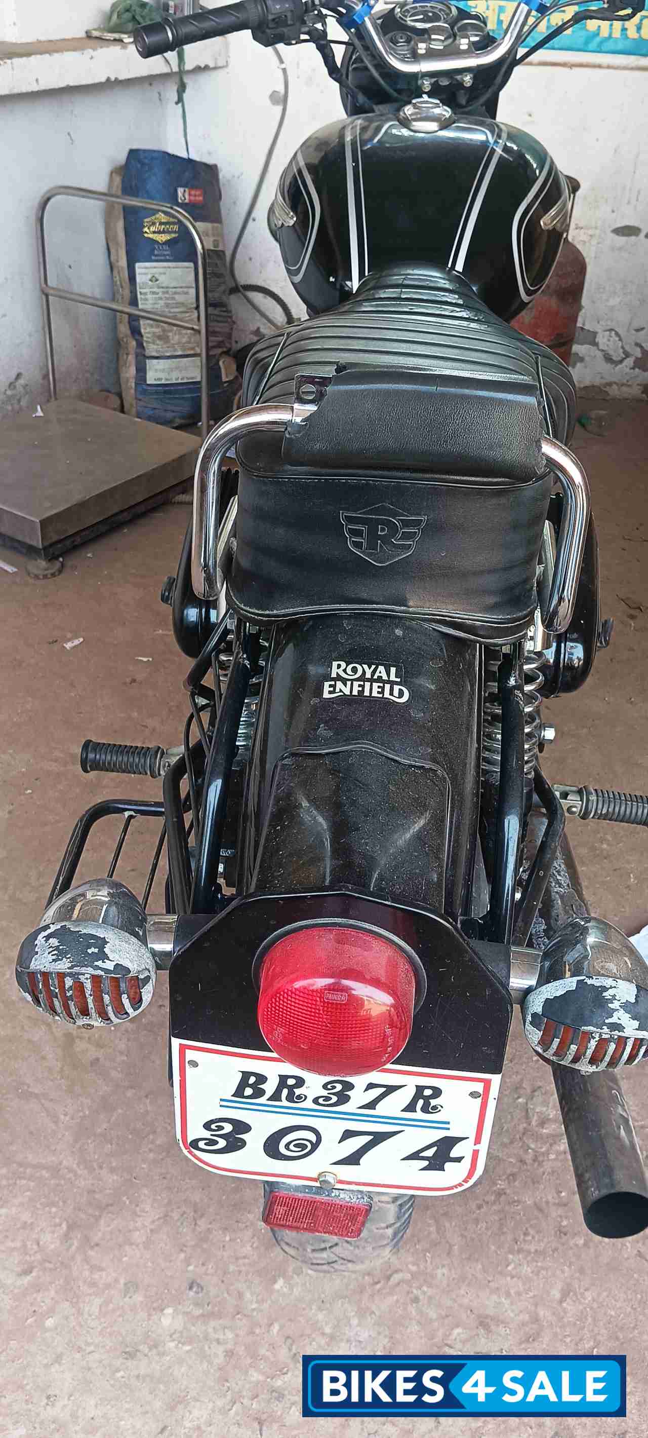 Black Royal Enfield Bullet 500