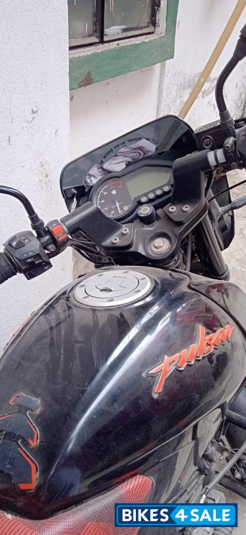 Bajaj Pulsar 125 Neon Disc Single Seat