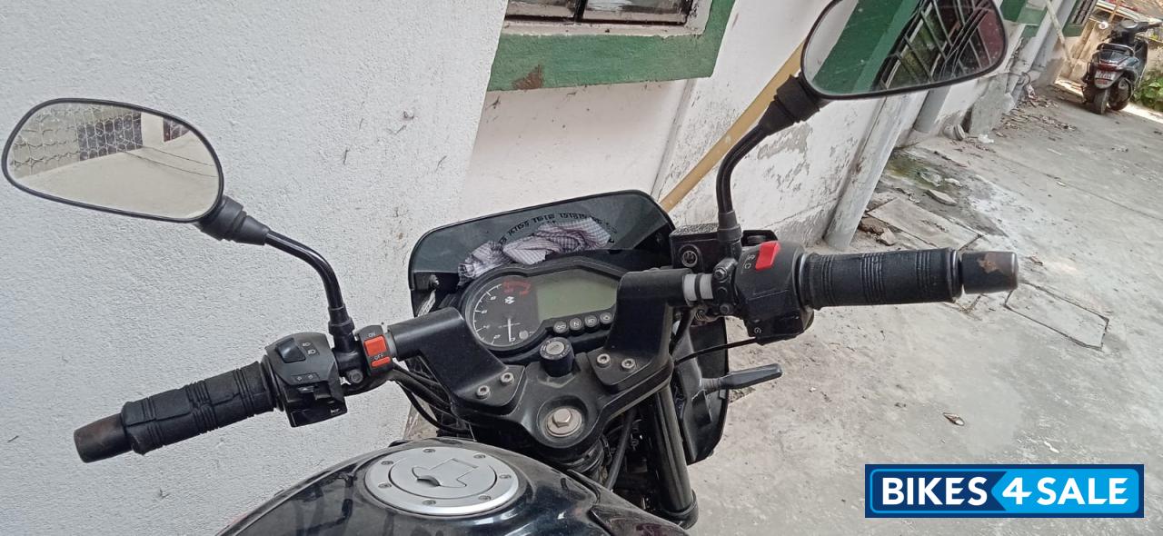 Bajaj Pulsar 125 Neon Disc Single Seat