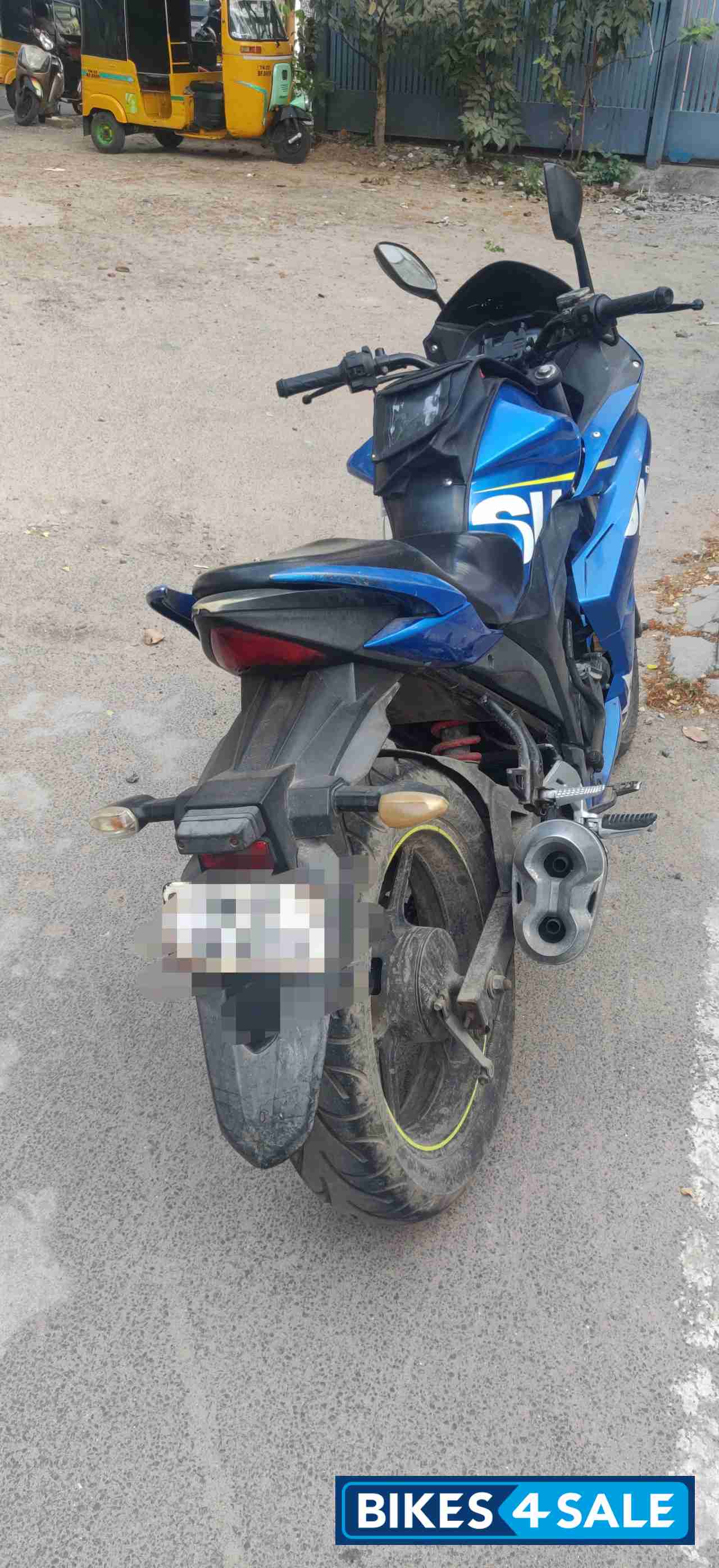 Blue Suzuki Gixxer SF