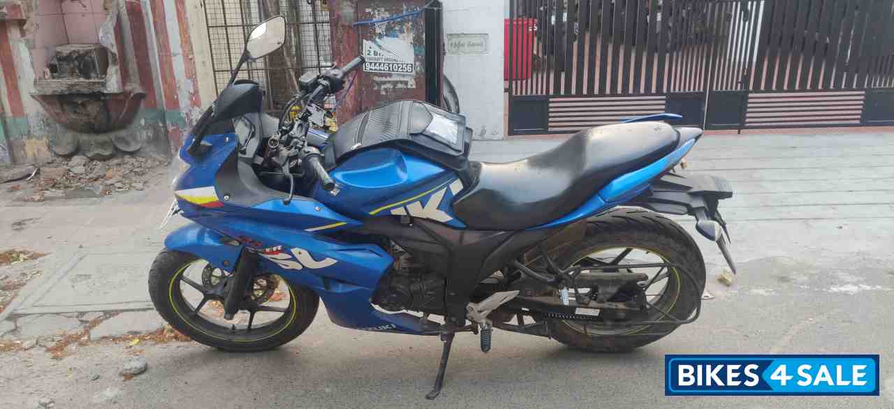 Blue Suzuki Gixxer SF