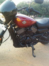 Red Harley Davidson Street 750