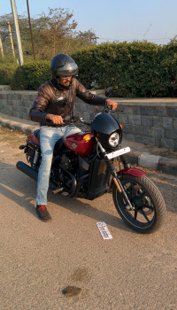 Red Harley Davidson Street 750