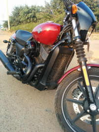 Red Harley Davidson Street 750