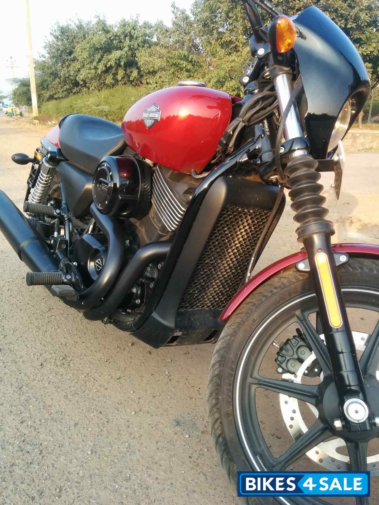 Red Harley Davidson Street 750