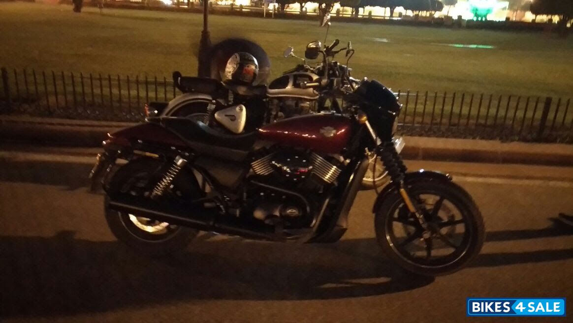 Red Harley Davidson Street 750