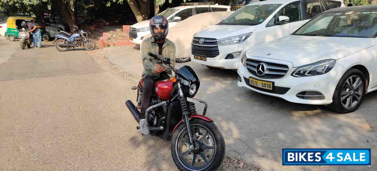 Red Harley Davidson Street 750