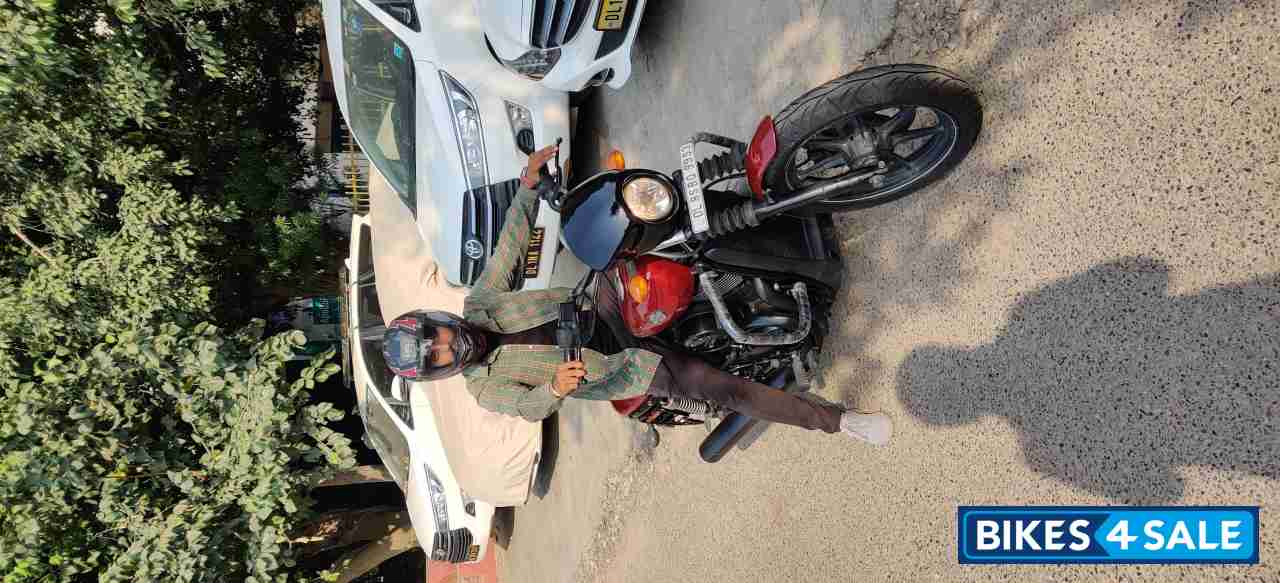 Red Harley Davidson Street 750