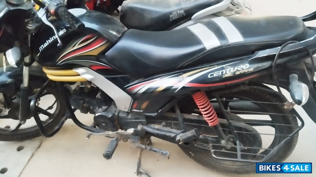 Black Mahindra Centuro N1