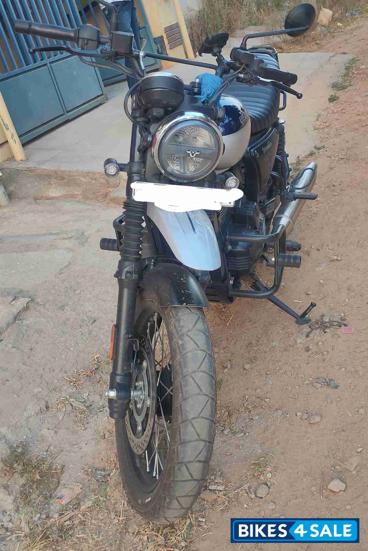 Yezdi Scrambler Dual Tone