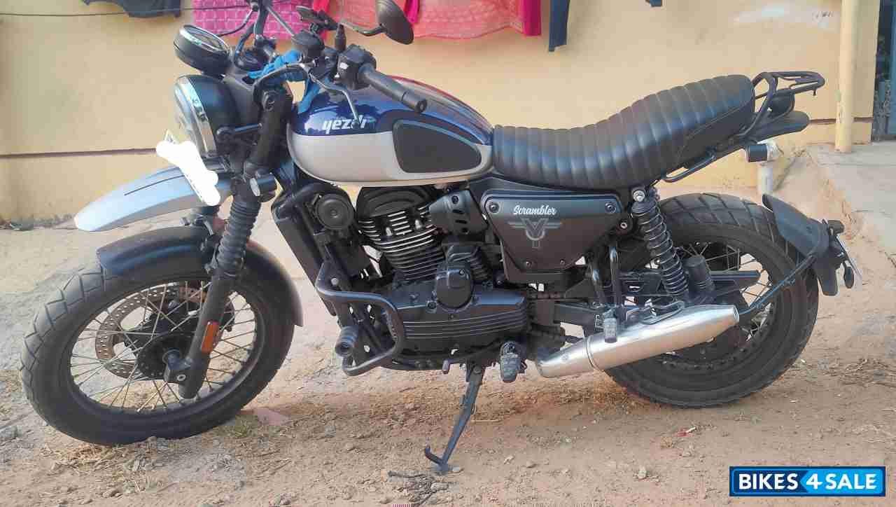 Yezdi Scrambler Dual Tone