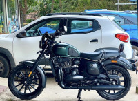 Yezdi Roadster Dark 2022 Model