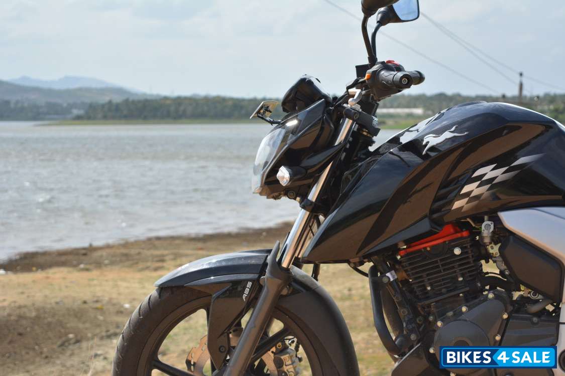 Black TVS Apache RTR 160 4V