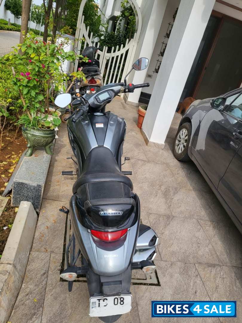 Grey Suzuki Intruder 150