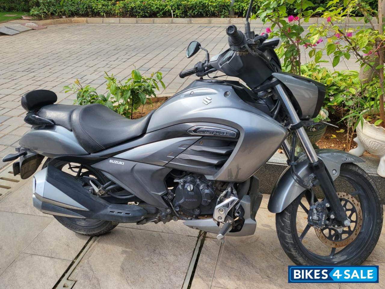 Grey Suzuki Intruder 150