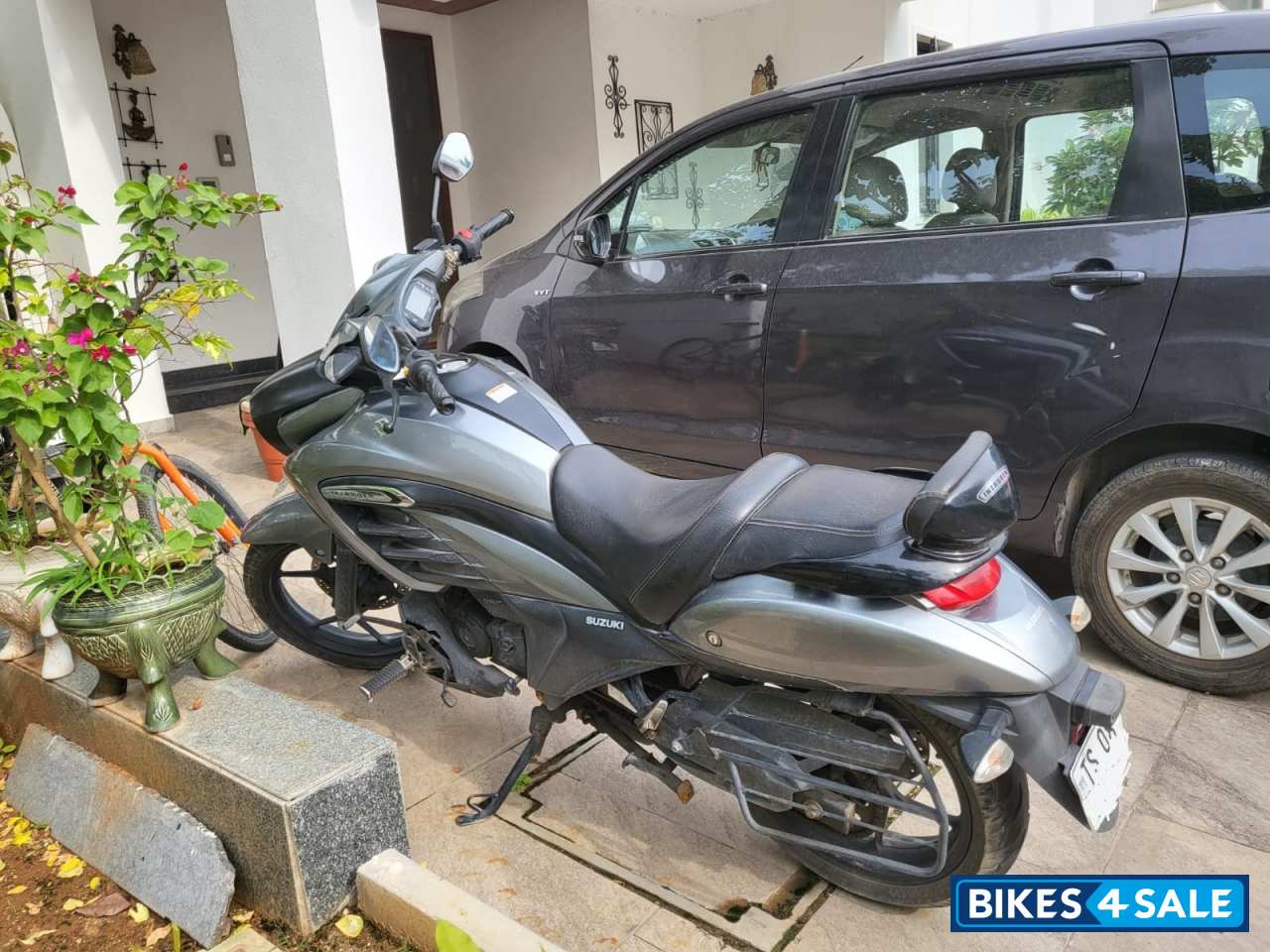 Grey Suzuki Intruder 150