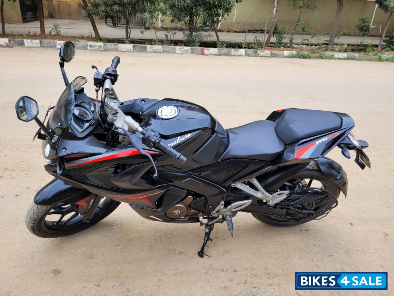 Black Bajaj Pulsar RS 200 ABS
