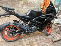 Ebony Black Met KTM RC 200 2022