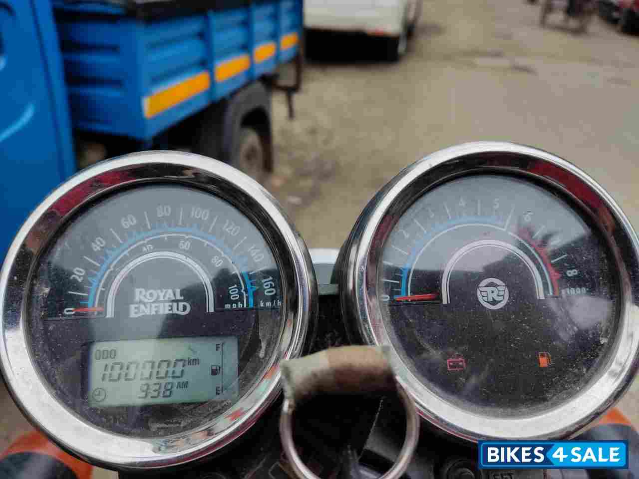 White Royal Enfield Thunderbird X 350