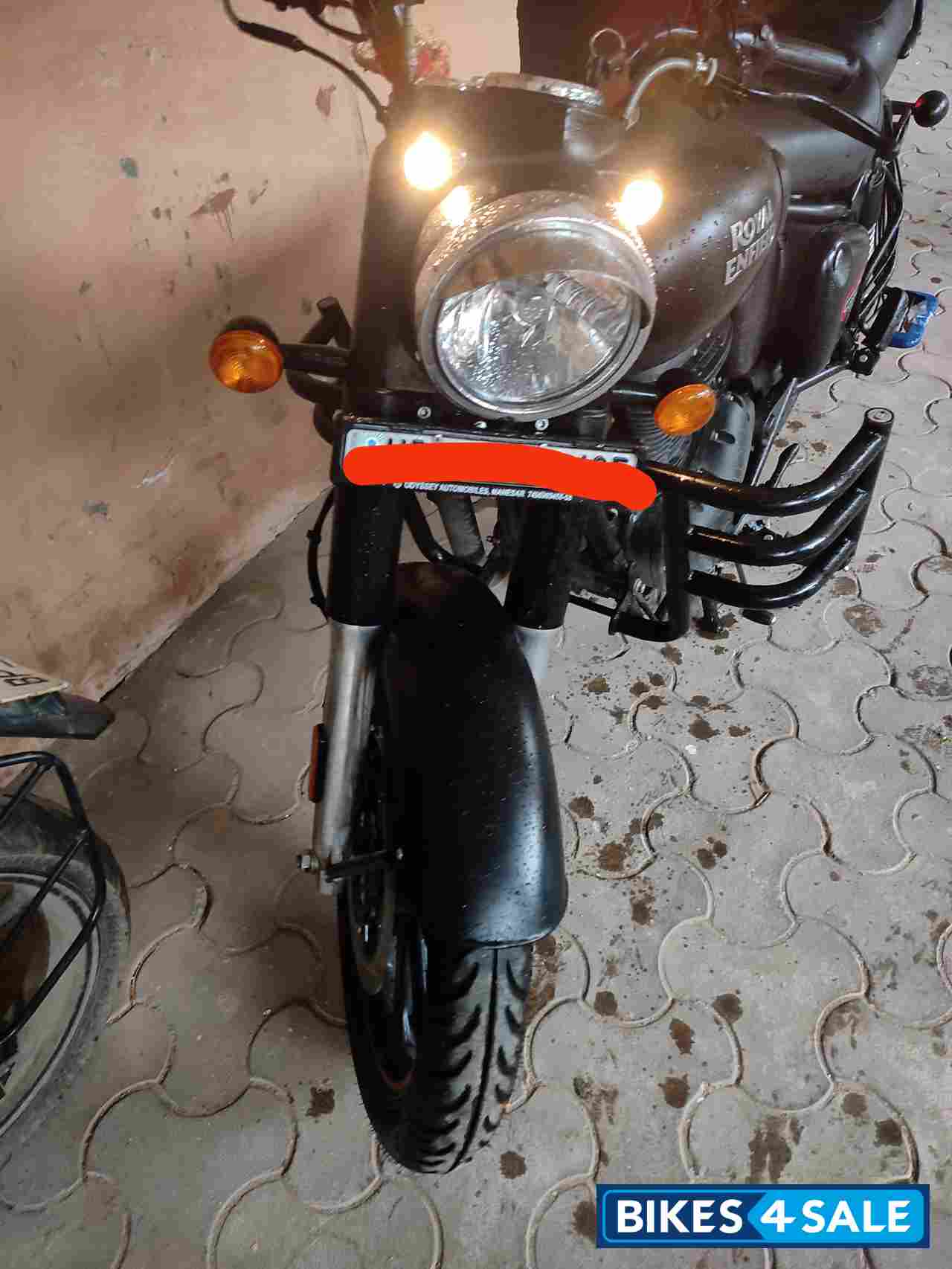 Black Royal Enfield Classic 350 Dual Channel BS6