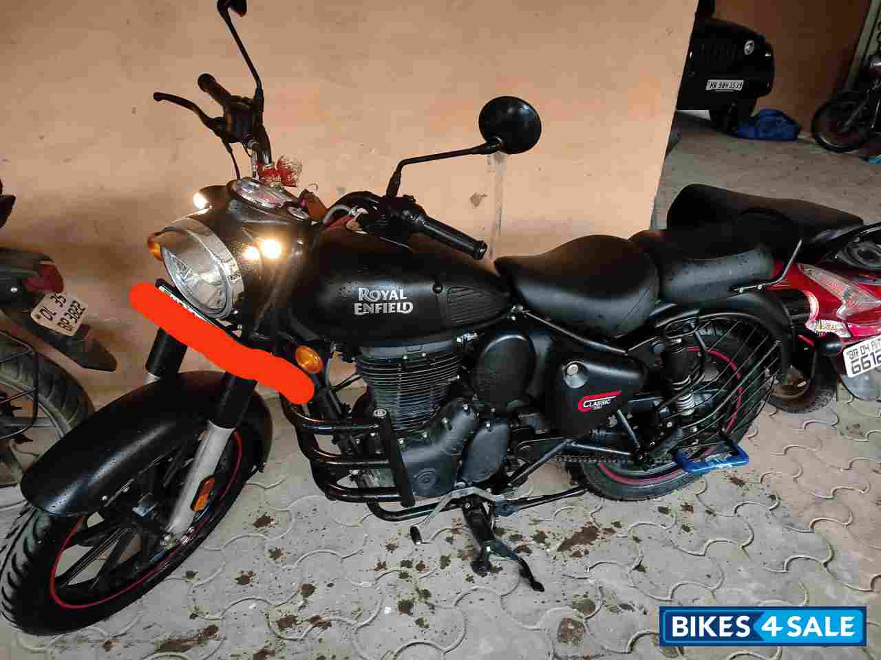 Black Royal Enfield Classic 350 Dual Channel BS6