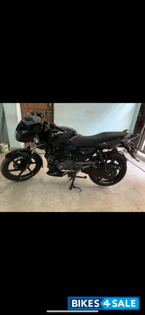 Black Bajaj Pulsar 150 DTSi