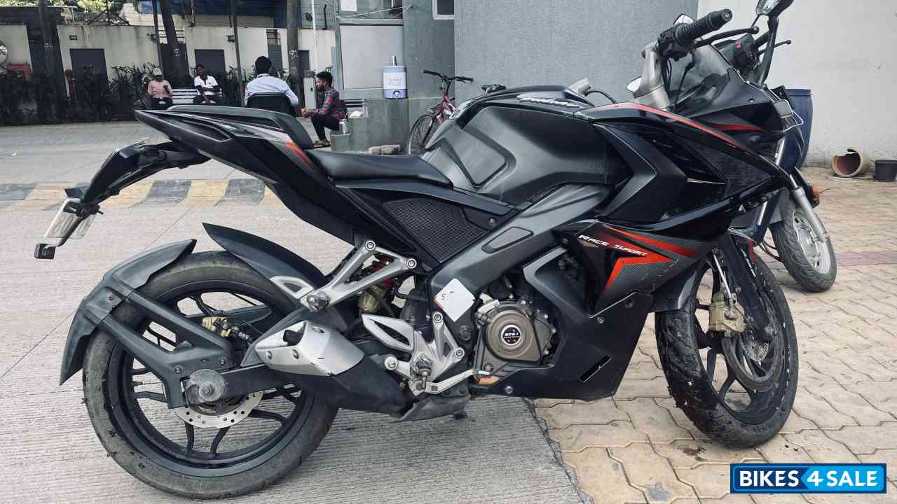 Black Bajaj Pulsar RS 200 ABS