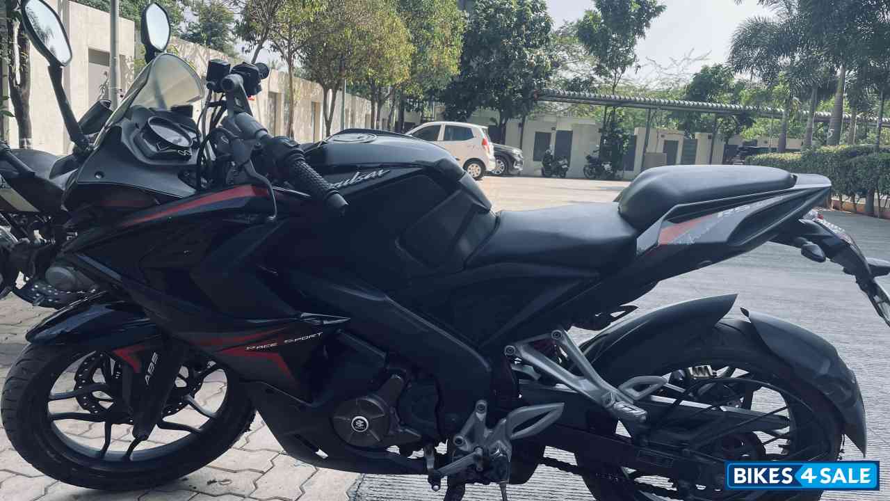 Black Bajaj Pulsar RS 200 ABS