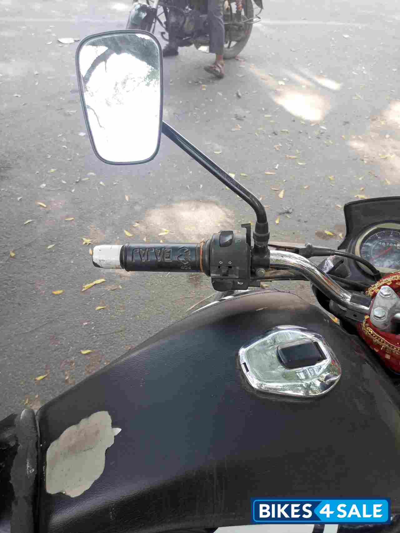 Bajaj V15