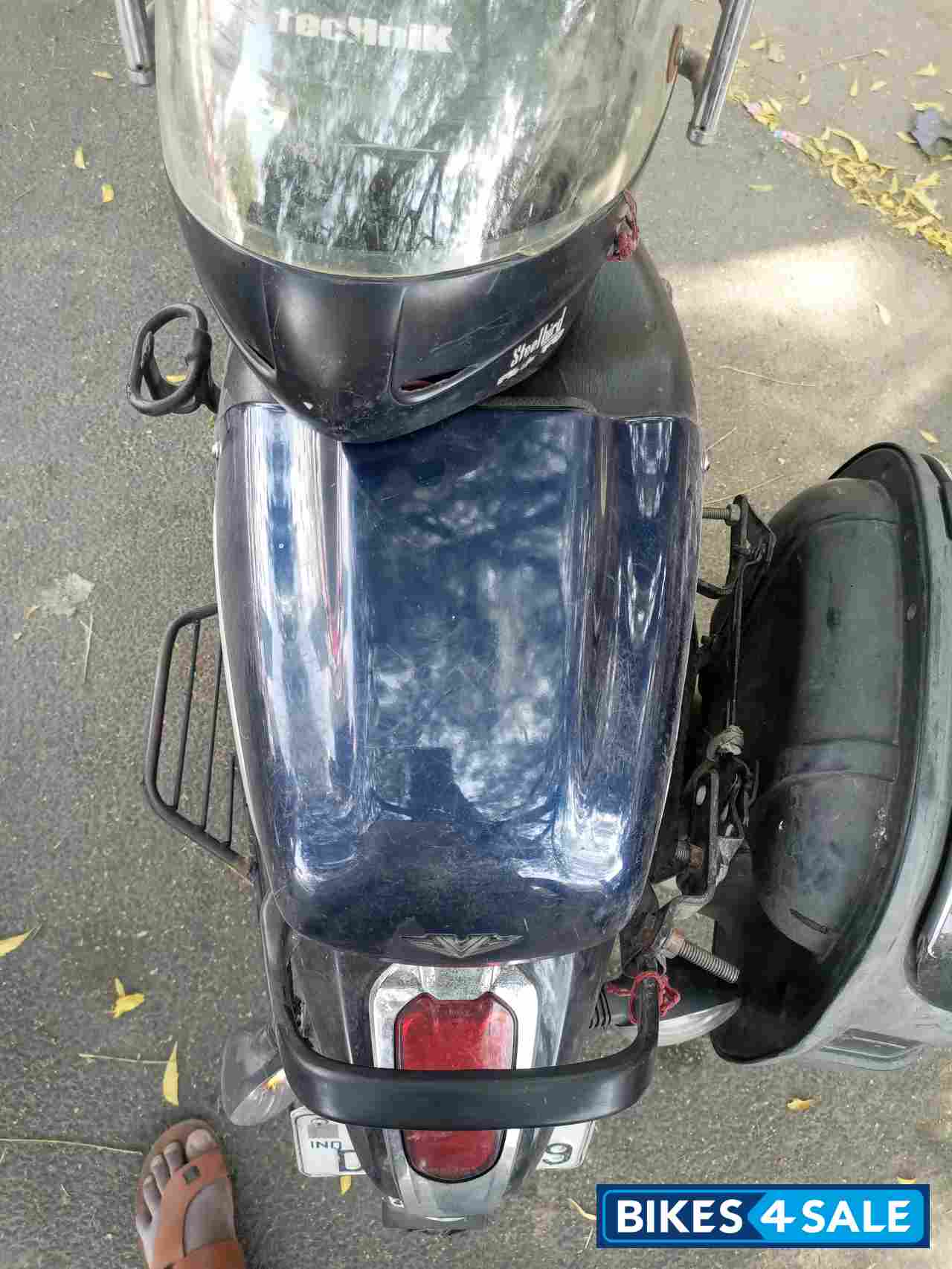 Bajaj V15