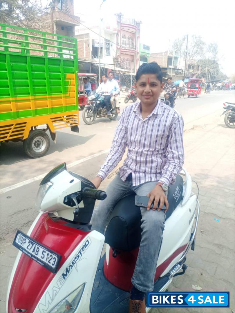 White Red Hero Maestro