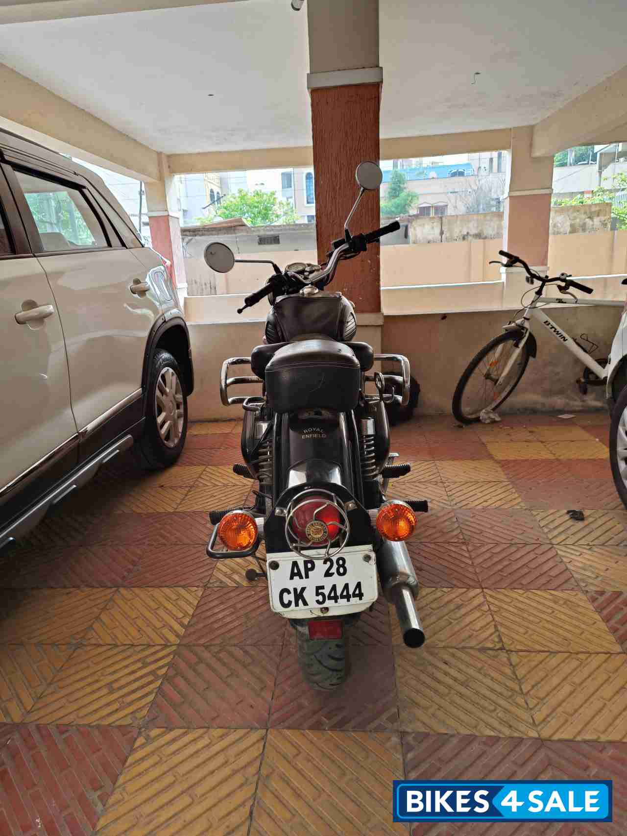 Black Royal Enfield Bullet Standard 350