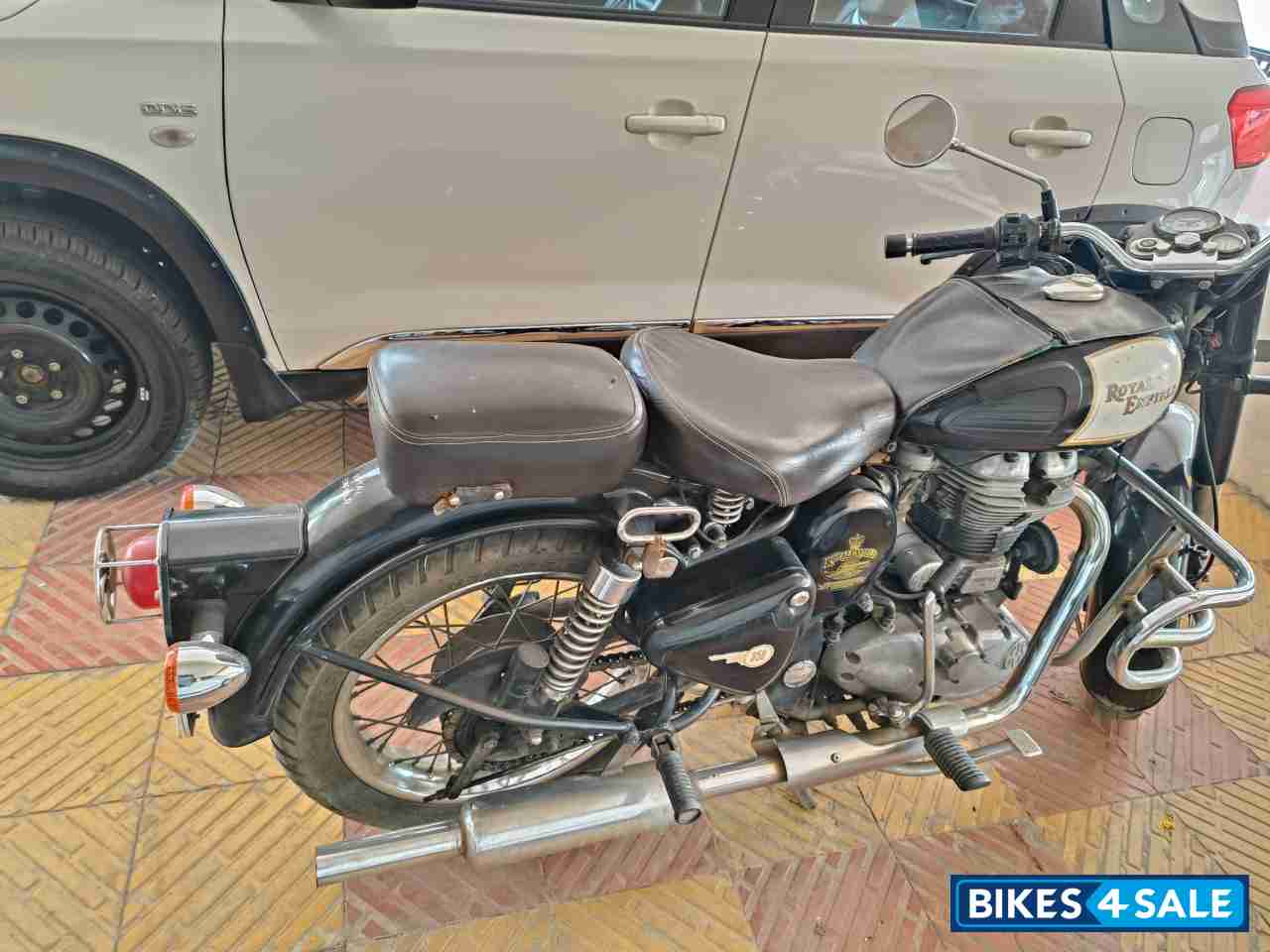 Black Royal Enfield Bullet Standard 350