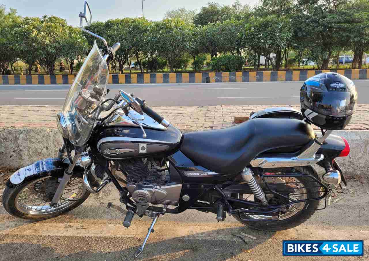 Black Bajaj Avenger Cruise 220