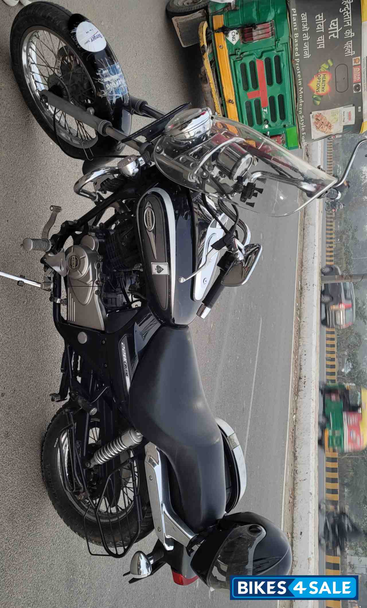 Black Bajaj Avenger Cruise 220