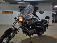 Black Bajaj Avenger Cruise 220