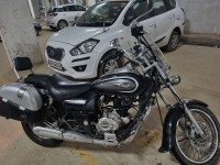 Black Bajaj Avenger Cruise 220