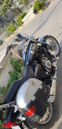 Black Bajaj Avenger Cruise 220