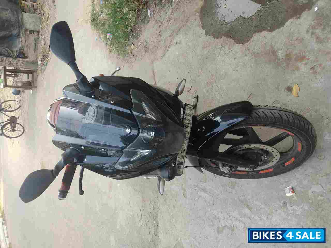 Bajaj Pulsar 220F