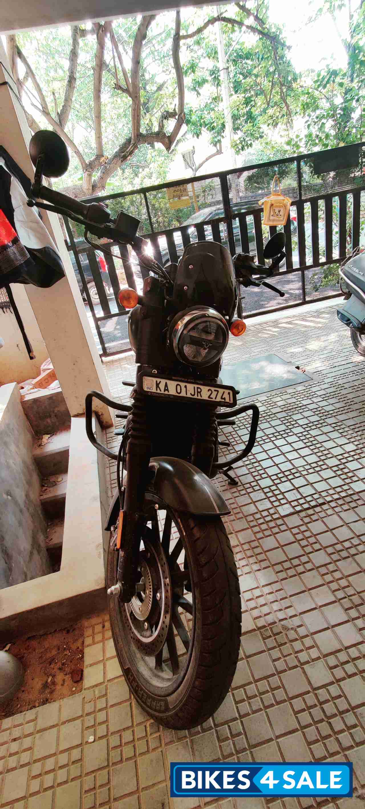 Yezdi Roadster Dual Tone