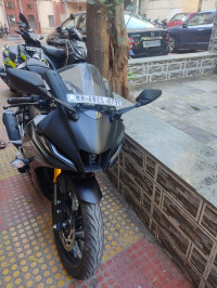 Matt Black Yamaha R15 V4