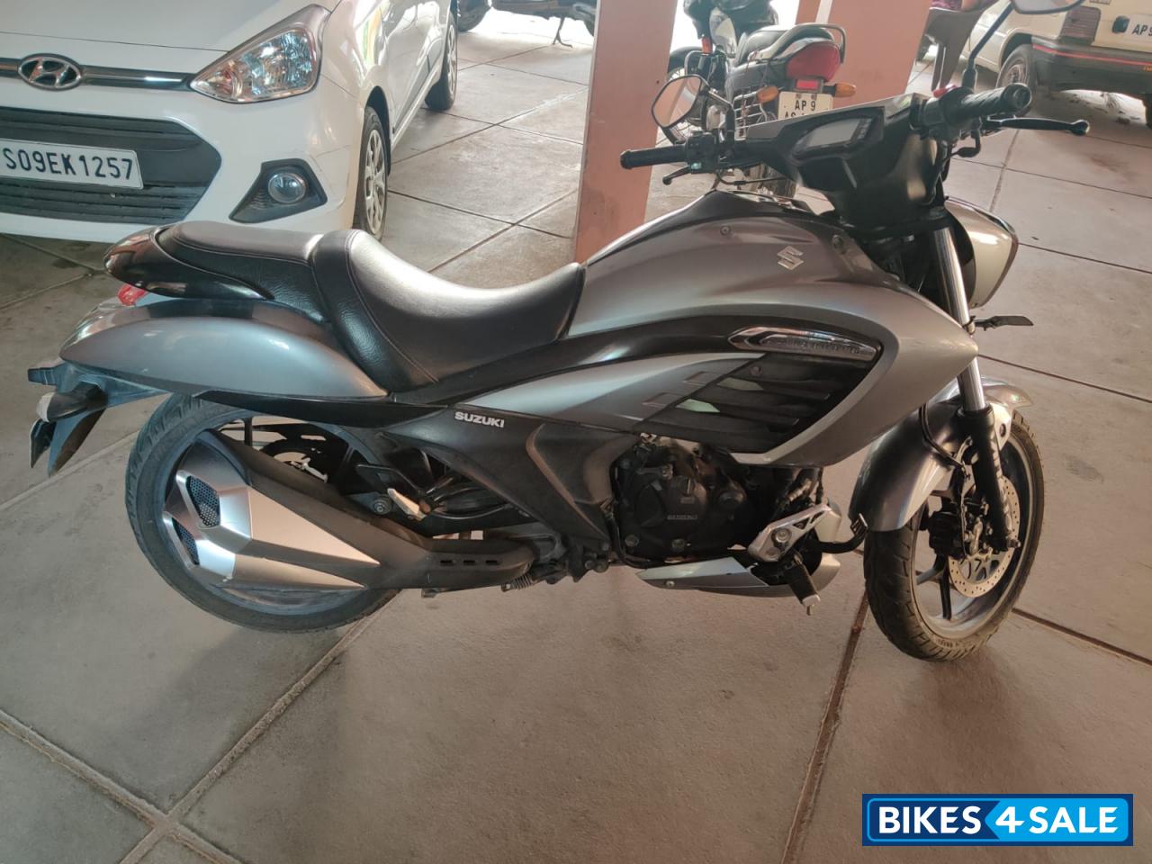 Grey Suzuki Intruder BSIV 155