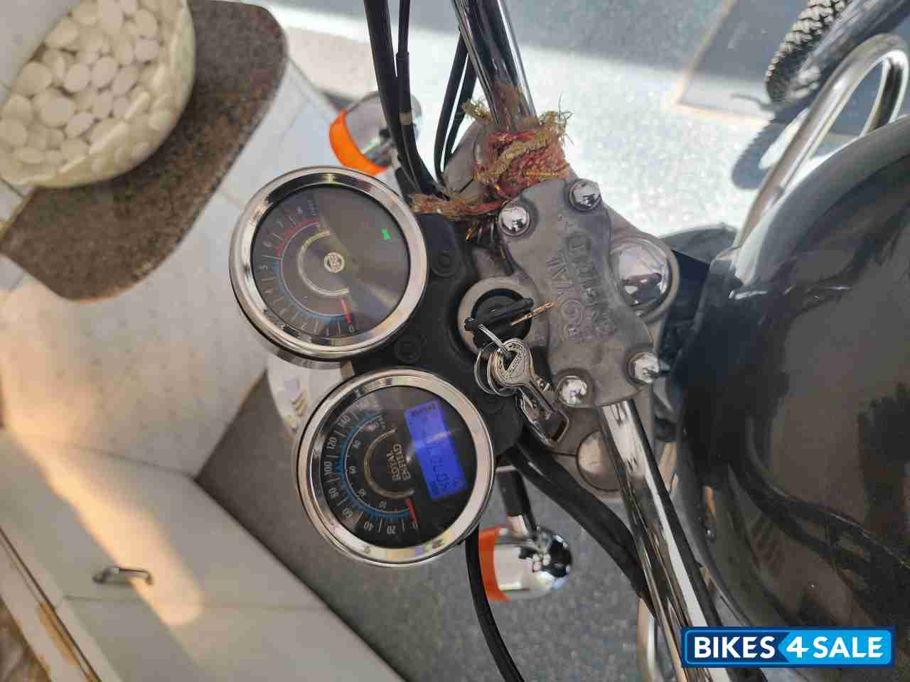 Lighting Royal Enfield Thunderbird 350