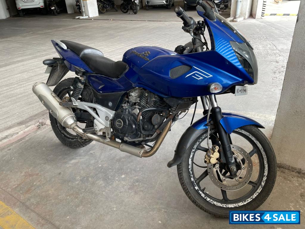 Bajaj Pulsar 220F