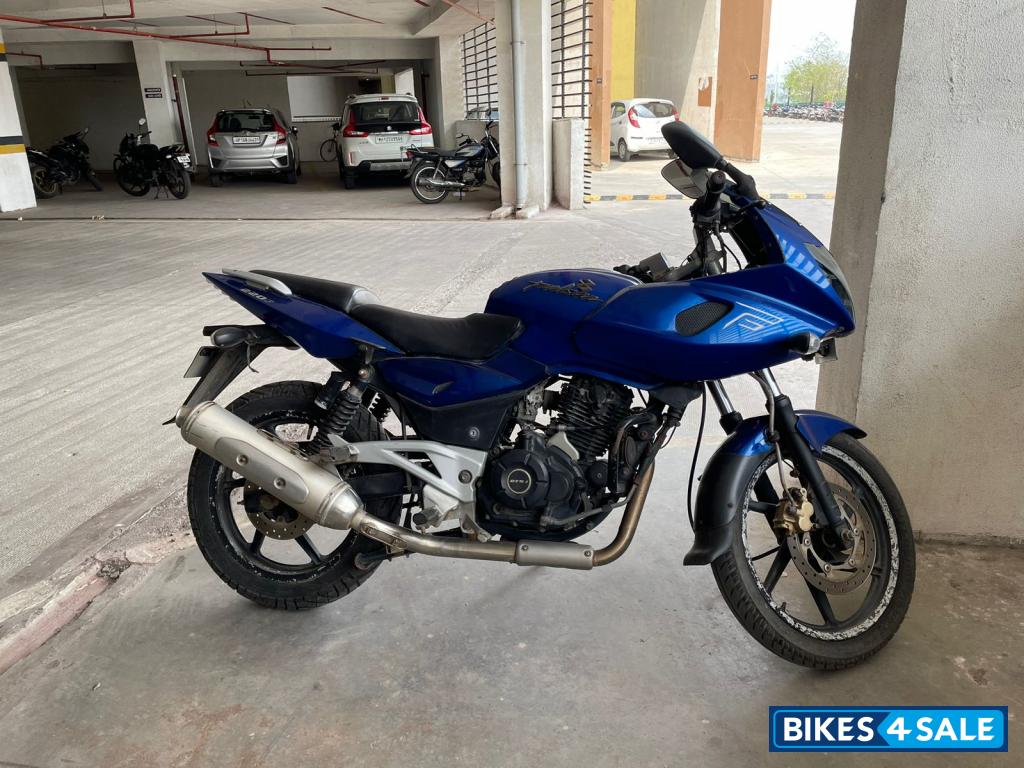 Bajaj Pulsar 220F
