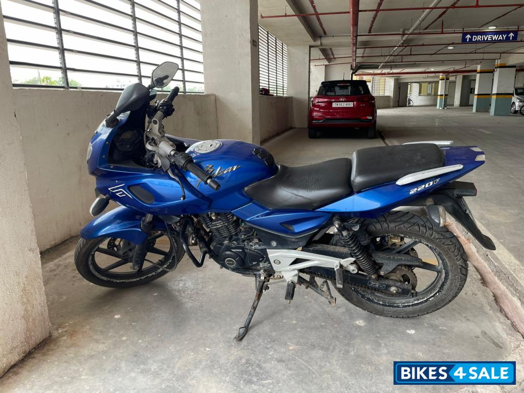Bajaj Pulsar 220F