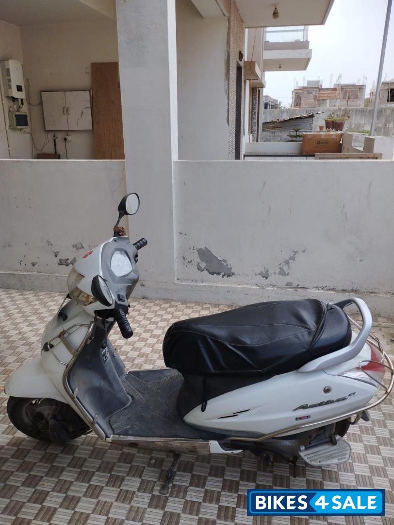 White Honda Activa 3G